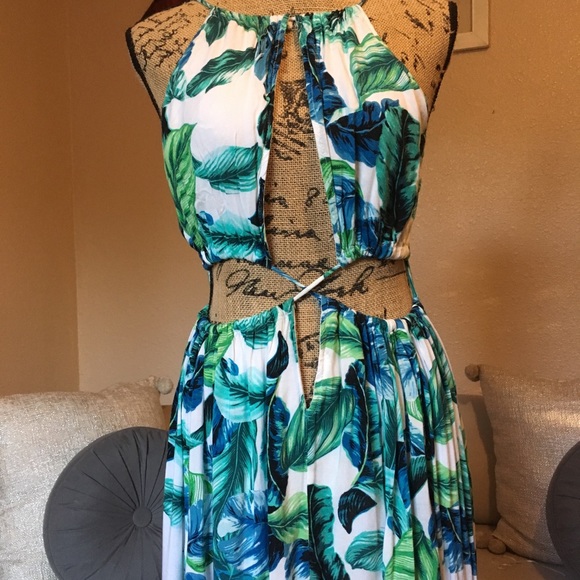 🦋Blue Tropic Maxi Dress🦋 - Picture 2 of 7